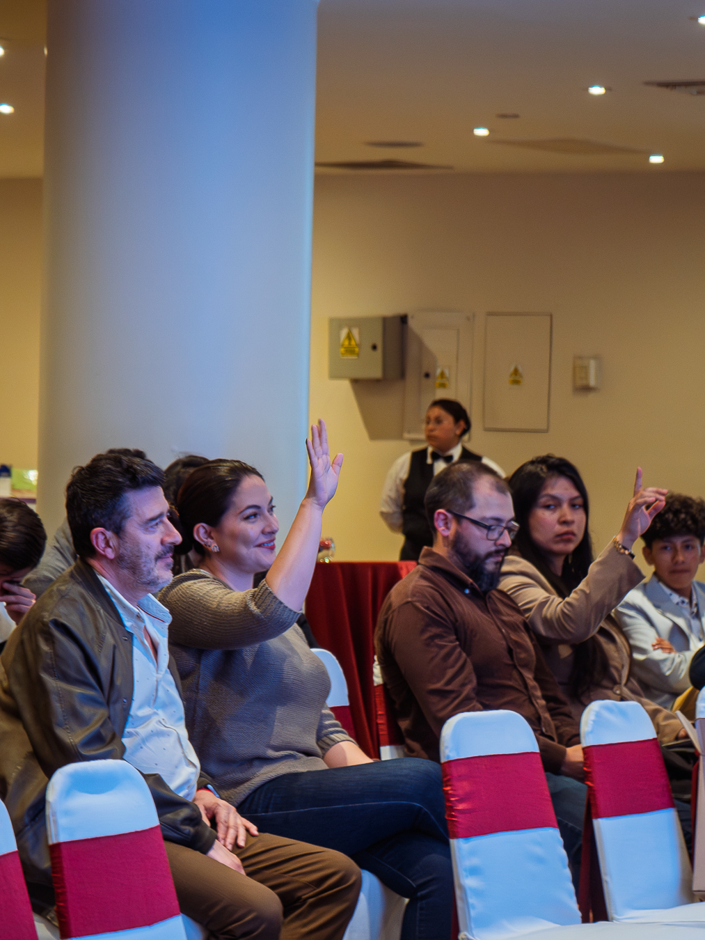 Asistentes atentos a la presentación